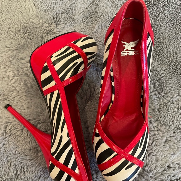 Beautiful animal print heels - Picture 1 of 1